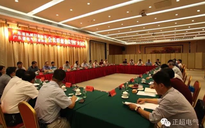 廣東省機(jī)械行業(yè)協(xié)會(huì)、廣東省電氣行業(yè)協(xié)會(huì)會(huì)長(zhǎng)聯(lián)席會(huì)議暨擴(kuò)大會(huì)議在汕頭召開